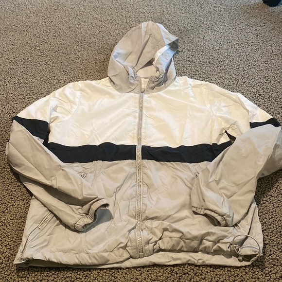 Lightweight Zip Up Windbreaker Jacket Size Medium in Like New Condition - Picture 1 of 8